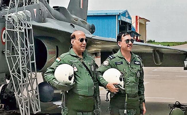 झारखंड के लाल ने तेजस से भरी थी राजनाथ संग उड़ान