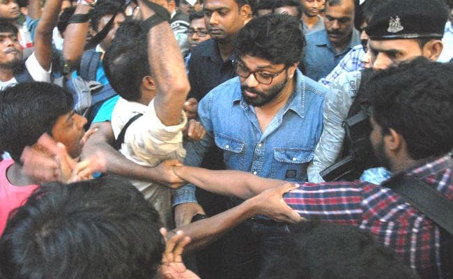 जादवपुर विश्वविद्यालय में बवाल: राज्यपाल ने कहा- बिगड़ गये थे हालात, जरूरी हो गया था जाना