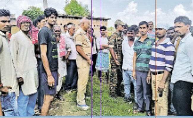 सांप के डसने से हुई पप्पू की मौत, शव को घर में ही बंद करके हो रही है पूजा, दावा रविवार तक हो जाएगा जिंदा