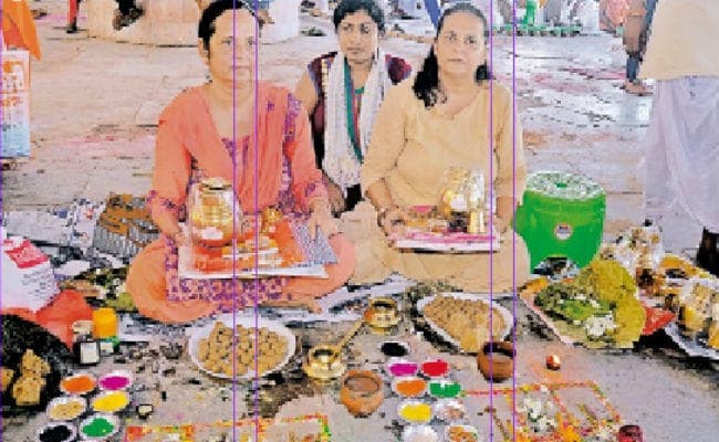 मिसाल: पितरों के मोक्ष के लिए गया पहुंची दो महिलाएं, कहा- अपने माता-पिता का कर्मकांड कर रही हूं, मेरी बेटियां मेरा करेंगी