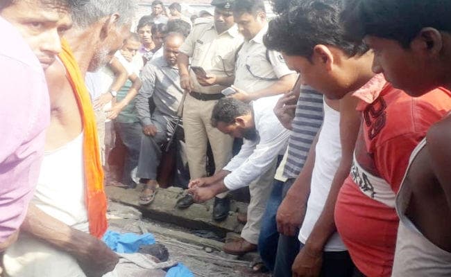 विस्फोट से दहला पश्चिम चंपारण का गांव, घर ध्वस्त, एक की मौत, कई घायल