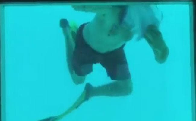 वायरल वीडियो: गर्लफ्रेंड को गहरे पानी में प्रपोज कर रहा था वीबर, डूब कर हो गयी मौत