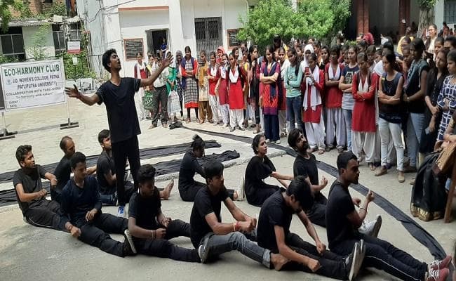 इप्टा के राष्ट्रीय संयुक्त सचिव शैलेंद्र ने कहा, मौजूदा दौर में गांधी उस शख्सियत का नाम है जो हमें प्रेरणा देते हैं