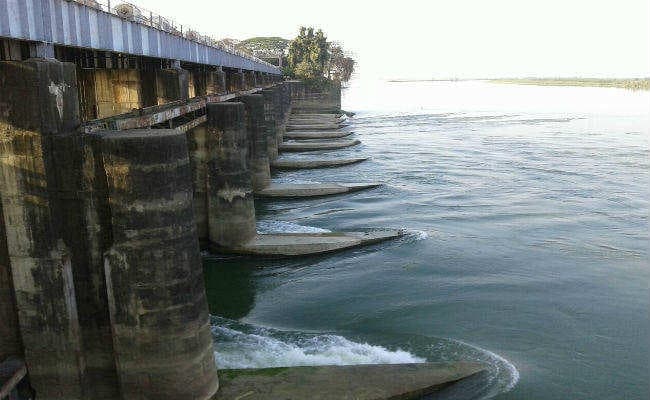 सीएम ने पीएमओ से की बात, फरक्का डैम से गंगा का पानी छोड़ने का अनुरोध