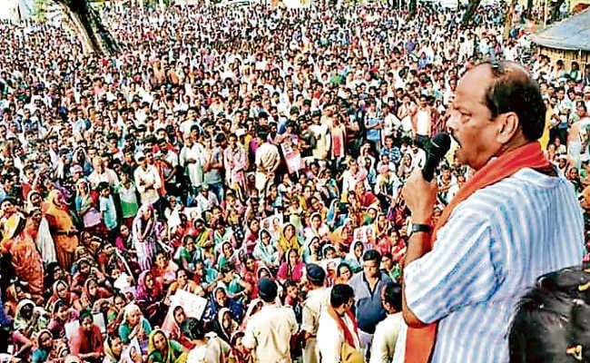 गोला के आदिवासी नेता ने दुमका व रांची में खरीदी आदिवासियों की जमीन, हम करायेंगे वापस : रघुवर