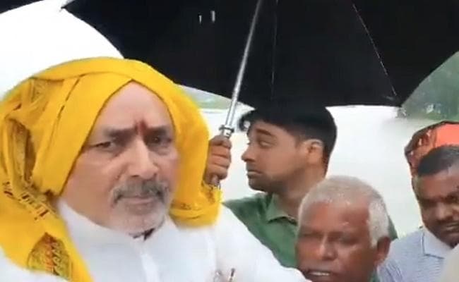 गिरिराज सिंह का ट्वीट, बेगूसराय में बाढ़ पीड़ितों की हालत दुर्भाग्यपूर्ण