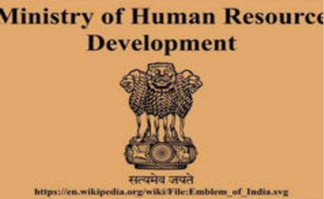 देश में सिर्फ 2.5 प्रतिशत कॉलेजों में पीएचडी की सुविधा, विज्ञान वर्ग के छात्र हैं सबसे आगे