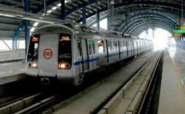 अक्षरधाम मेट्रो स्टेशन के निकट पुलिस और बदमाशों के बीच गोलीबारी