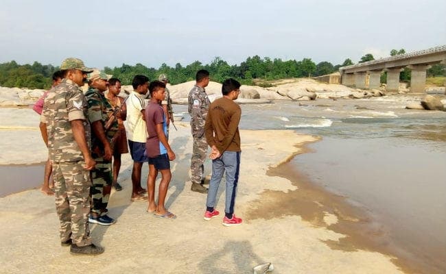 गुमला : ''मैं मरने जा रहा हूं,'' कहकर नदी में कूदा युवक, शव की तलाश में जुटी पुलिस