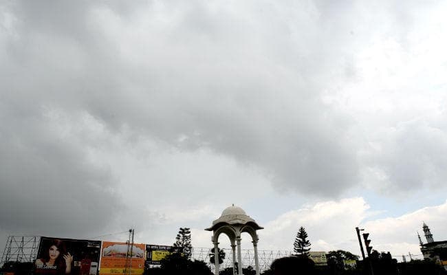 बिहार में 26 अप्रैल को 18 जिलों में आंधी-तूफान के साथ गिरेगी बिजली, चलेंगी झोंकेदार हवाएं, ओला गिरने की संभावना