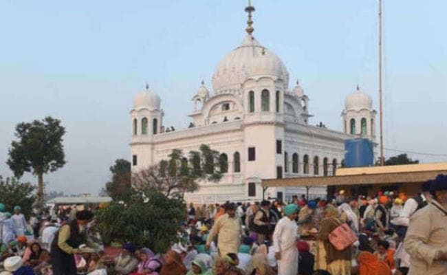 गुरु नानक देव की 480वीं पुण्यतिथि पर करतारपुर में जुटे सिख श्रद्धालु