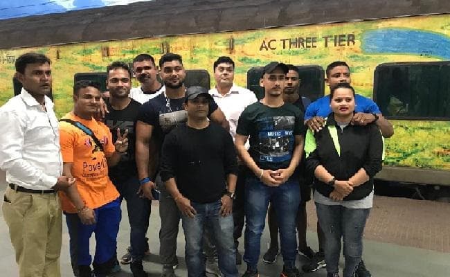 नेशनल पावरलिफ्टिंग चैंपियनशिप (क्लासिक) में भाग लेने रांची से आठ खिलाड़ी कोच्चि रवाना