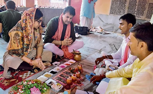 गया : भाई व भाभी ने पूर्व मंत्री सुषमा स्वराज का किया पिंडदान