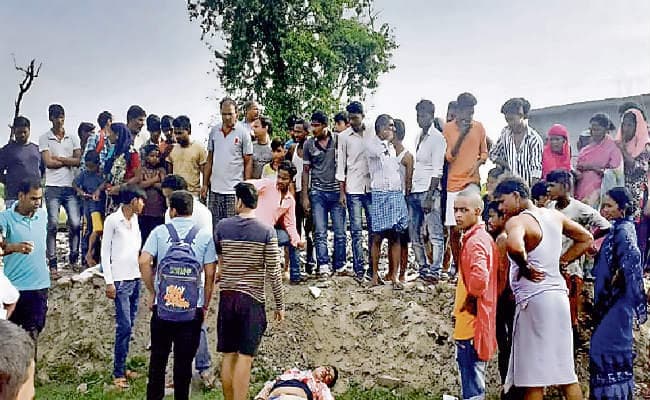 गोपालगंज : इयरफोन लगा ट्रैक पार कर रहा था छात्र, ट्रेन से कटा