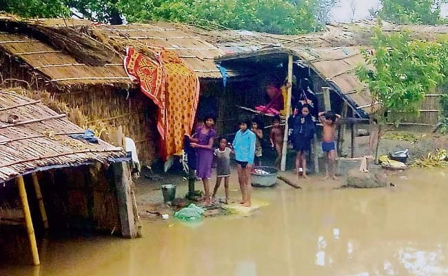 दियारे में बाढ़ से बिगड़ रहे हैं हालात, दर्जनों घरों में घुसा पानी