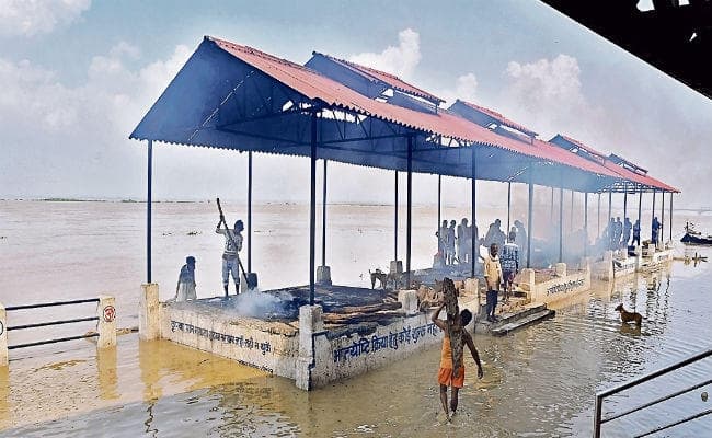 निगरानी हुई तेज : दीघा और एनआइटी घाट में बढ़ा जलस्तर