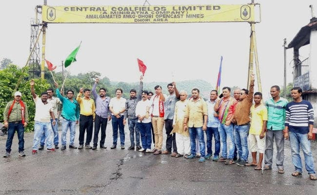 कोल इंडिया में 100 फीसदी FDI के खिलाफ हड़ताल, यूनियनों का दावा- ठप रहा कामकाज