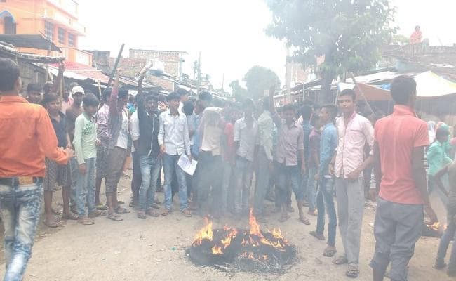 शराब पीकर स्कूल पहुंचे गुरुजी ने खोया आपा, छात्रों ने भिजवाया जेल