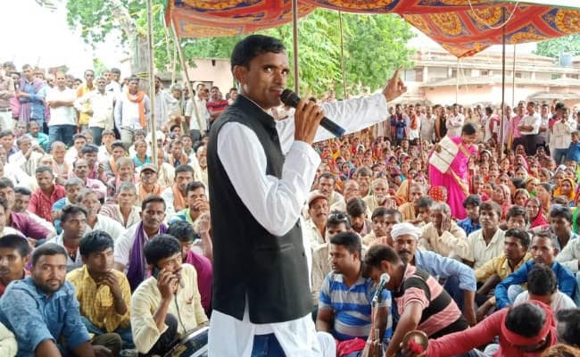 पलामू को अकाल क्षेत्र घोषित करने सहित कई मांगों को लेकर राजद का महाधरना