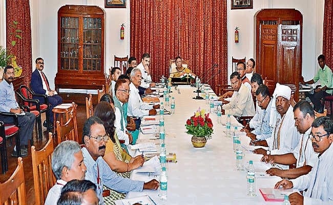 हो समाज ने कहा, राशन दुकानों में नहीं बिके शराब