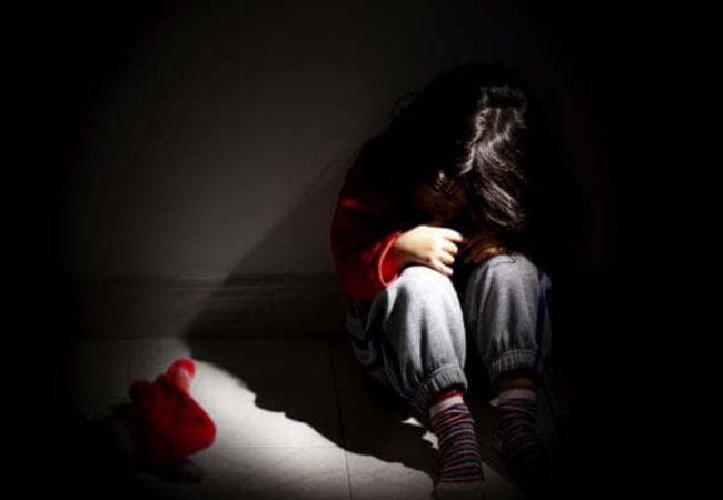 शर्मनाक: 12 साल की बच्ची का 2 साल तक 30 लोगों ने किया दुष्कर्म, अपराध में बच्ची का ''पिता'' भी शामिल