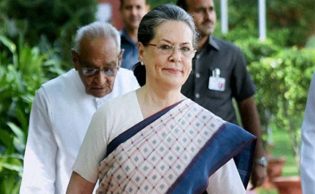 बोलीं सोनिया गांधी- मौजूदा शासक मनमोहन सिंह के ज्ञान से सीख सकते हैं बहुत कुछ