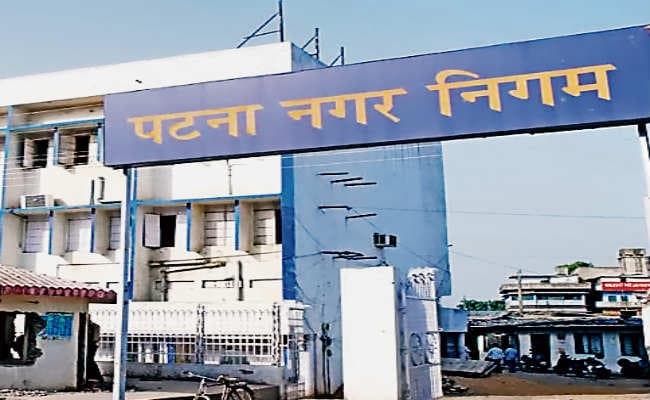 स्टडी टूर के नाम पर अपने परिवार के साथ सैर-सपाटा कर रहे पार्षद, दूसरे निगमों से क्या सीखकर लौटे, यह बताना भी भूल गये