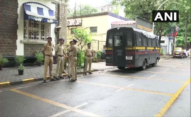 शरद पवार के ईडी कार्यालय जाने के मद्देनजर दक्षिण मुंबई में निषेधाज्ञा लागू , हंगामे की आशंका