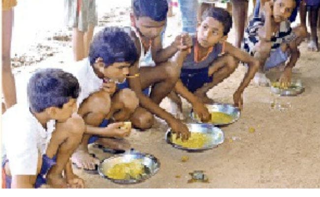 बाढ़ का कहर: दिनका खाना तीन बजे, राती के एगारो बजे भेटी जाय छै