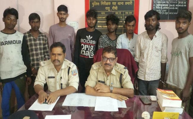 रांची : चोरों के बड़े गिरोह का खुलासा, रातू से चोरी की गाडि़यों सहित आठ अपराधी गिरफ्तार
