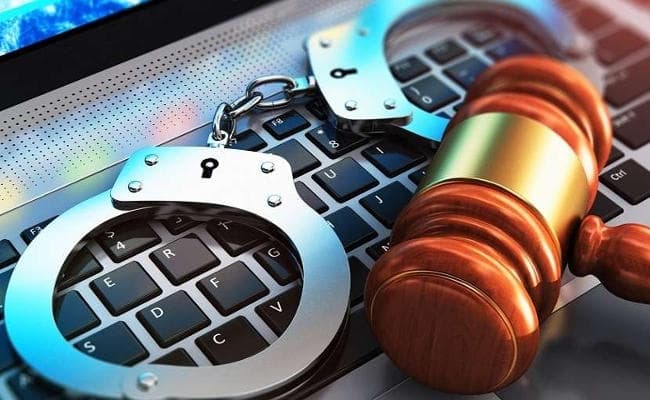 1100 लोगों को 10 करोड़ रुपये की चपत लगाने वाले दो गिरफ्तार, मोबाइल को आधार से जोड़ने के बहाने लेते थे डिटेल