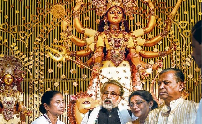 दुर्गोत्सव : कोलकाता में पूजा पंडालों के खुलने लगे पट