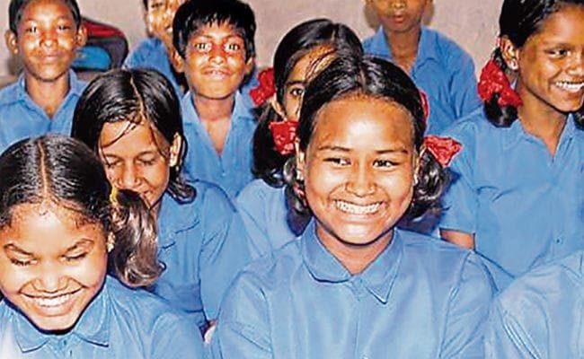 सरकारी में 4.33 लाख बच्चे घटे निजी स्कूलों में बढ़ गये 7.69 लाख