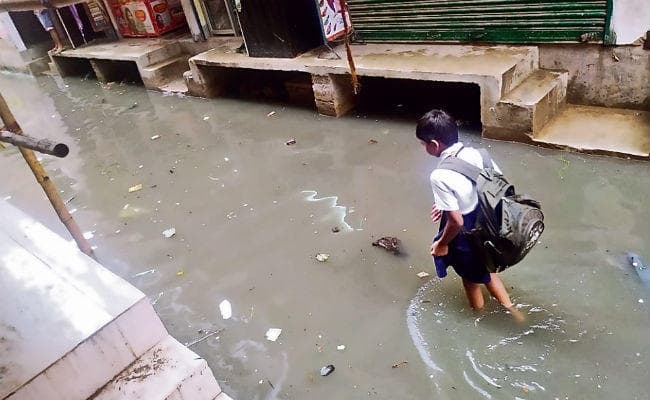 जलजमाव की मार से लोग लाचार, बारिश ने बढ़ायी परेशानी