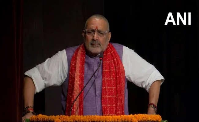 गिरिराज सिंह बोले- बढ़ती आबादी कैंसर है, काबू नहीं किया गया तो यह  बीमारी हो जायेगी लाइलाज