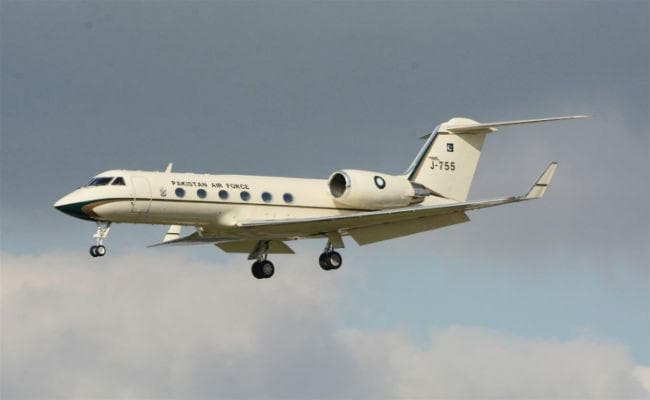 अमेरिका से पाकिस्तान लौट रहे इमरान खान के विमान में आई खराबी, करानी पड़ी  इमरजेंसी लैंडिंग