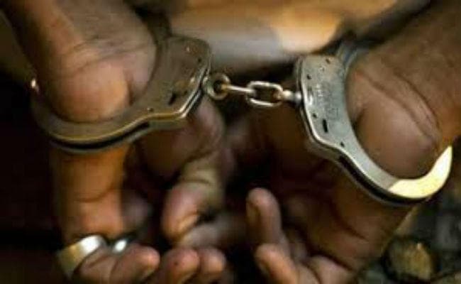 38 लाख के सोना सहित दो गिरफ्तार