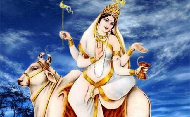 कलश स्थापना के साथ शारदीय नवरात्र आज से शुरू, घर-घर हो रही है मां शैलपुत्री की पूजा