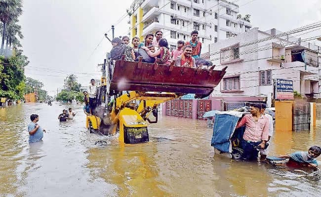 बारिश से बेहाल बिहार: पटना में हाई अलर्ट, 12 घंटे में नहीं बरसा था इतना पानी