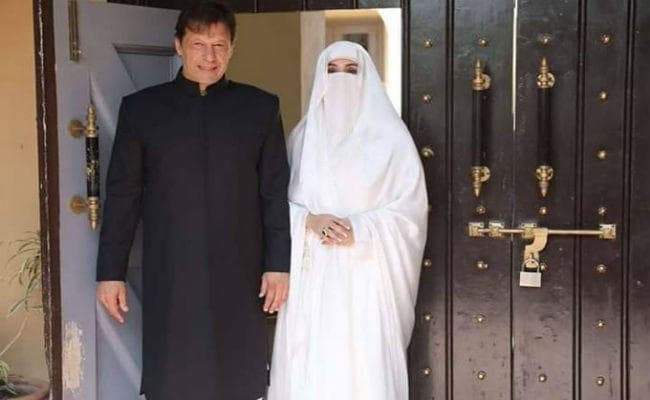पाकिस्तान में नया रहस्यः शीशे में नहीं दिखता इमरान खान की तीसरी पत्नी का अक्स, PM आवास के कर्मचारी का दावा