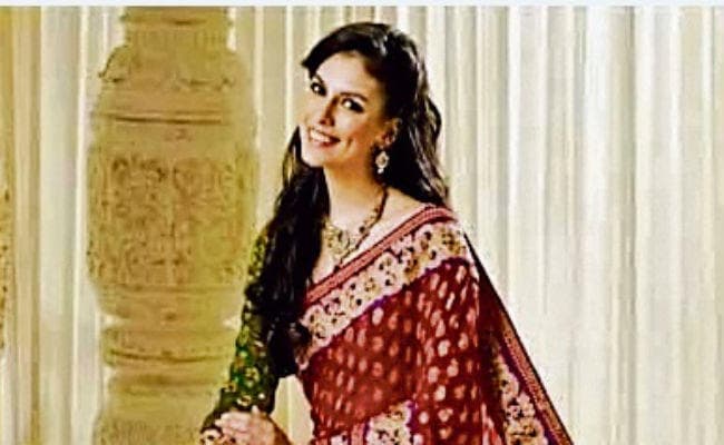 इन ट्रेंडी साड़ियों से मिलेगा स्टनिंग लुक, पतिदेव हो जाएंगे खुश