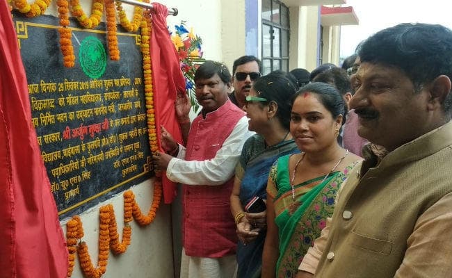 खरसावां : कोल्हान विश्वविद्यालय के पहले मॉडल डिग्री कॉलेज का केंद्रीय मंत्री अर्जुन मुंडा ने किया उद्धाटन