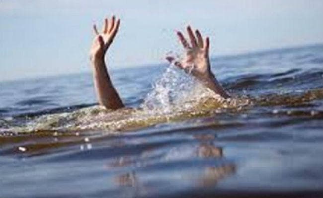 जमुई : नदी की उफनती धार में टिक टॉक वीडियो बनाने गया युवक डूबा