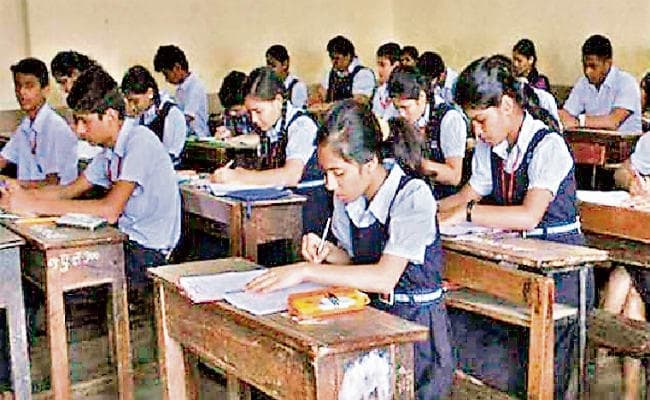 रांची : अब स्कूलों के बैंक खातों में सीधे भेजी जायेगी राशि, नि:शुल्क पेन, पेंसिल और कॉपी के लिए 50% उपस्थिति अनिवार्य नहीं