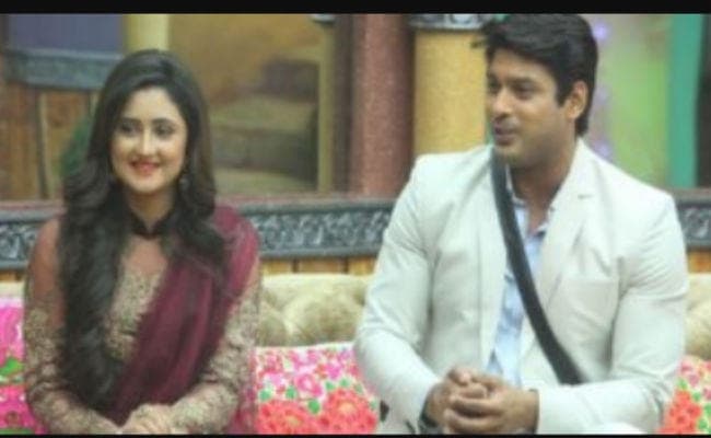 Bigg Boss 13 : Ex-ब्‍वॉयफ्रेंड के साथ बेड शेयर करने से रश्मि देसाई का इंकार