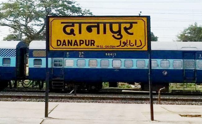 बारिश से बिहार बेहाल: रेलवे ट्रैक पर पानी, जानें किन ट्रेनों को किया गया है कैंसिल, देखें पूरी लिस्ट