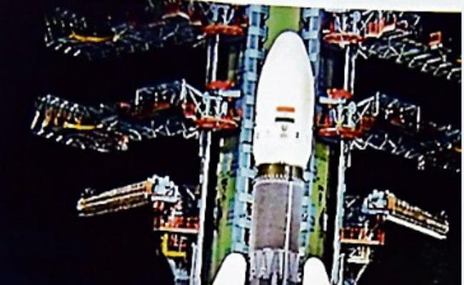 पटना के इस पूजा पंडाल में दिखेगा चंद्रायण का नजारा, पूजा पंडालों को दिया जा रहा अंतिम रूप