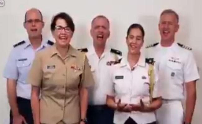 देखें VIDEO: जब अमेरिकी दूतावास के अधिकारियों ने जाहिर किया बॉलीवुड प्रेम, गाये ये गाने