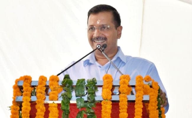 केजरीवाल के विवादित बोल, 500 में दिल्ली आकर पांच लाख का फ्री इलाज कराते हैं बिहार के लोग, भड़के मनोज तिवारी ने कहा...