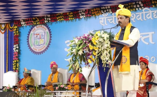 रांची विश्वविद्यालय के दीक्षांत समारोह में मुख्यमंत्री ने कहा : कोई काम आपके मनोबल से बड़ा नहीं